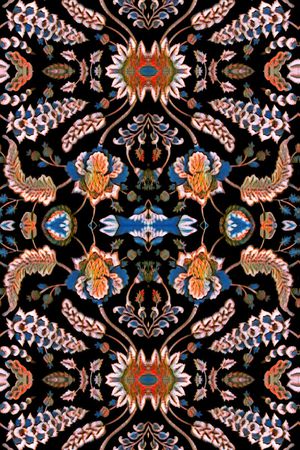 黑底花卉印花华亿平台图片