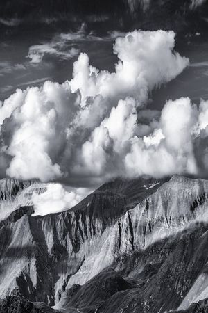 字母印花华亿平台图片