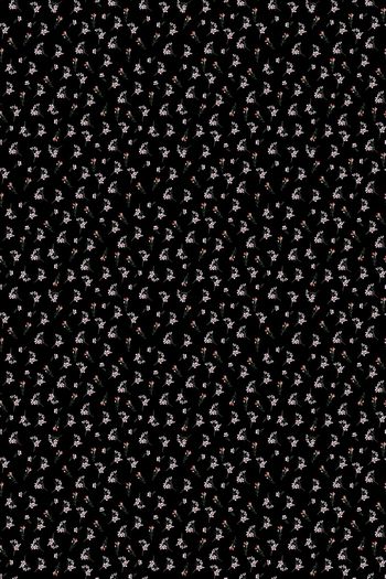 黑底花卉印花华亿平台图片