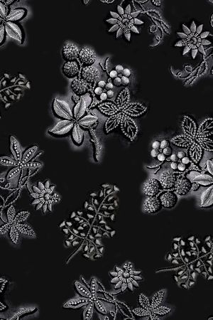 黑底花卉印花华亿平台图片