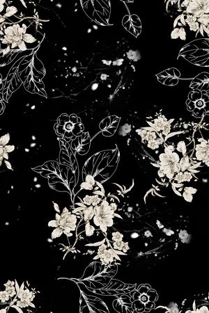 黑底花卉印花华亿平台图片