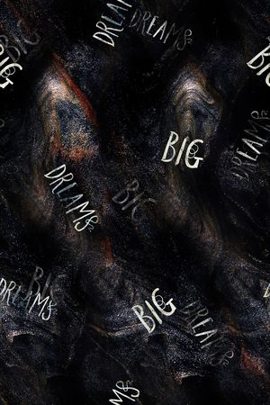 字母印花华亿平台图片