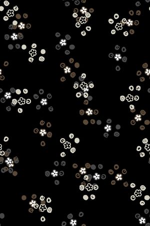 黑底花卉印花华亿平台图片