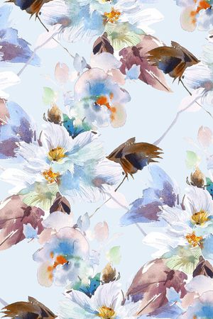 年轻女性印花华亿平台图片