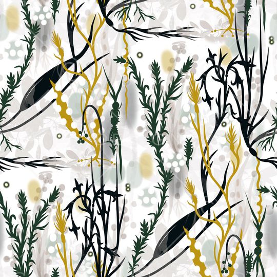 年轻女性印花华亿平台图片