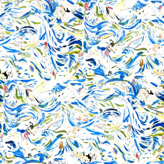 年轻女性印花华亿平台图片