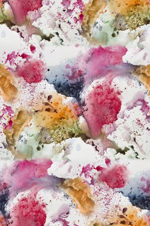 年轻女性印花华亿平台图片