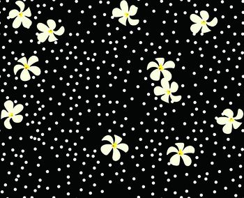 黑底花卉印花华亿平台图片