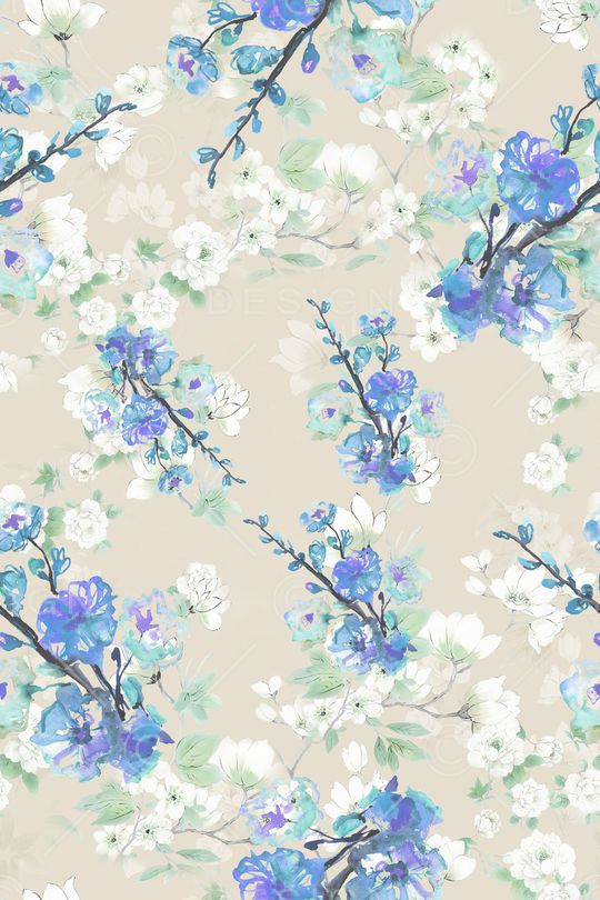 年轻女性印花华亿平台图片