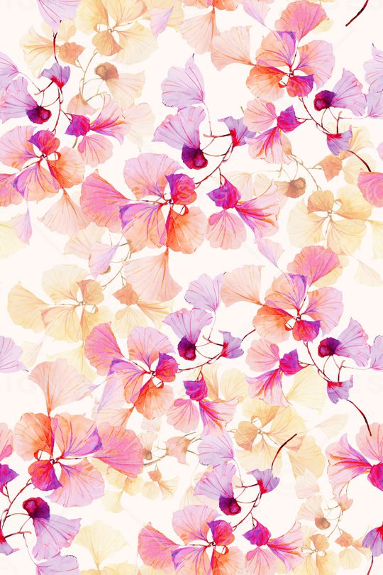 年轻女性印花华亿平台图片