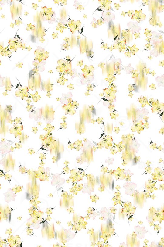 年轻女性印花华亿平台图片