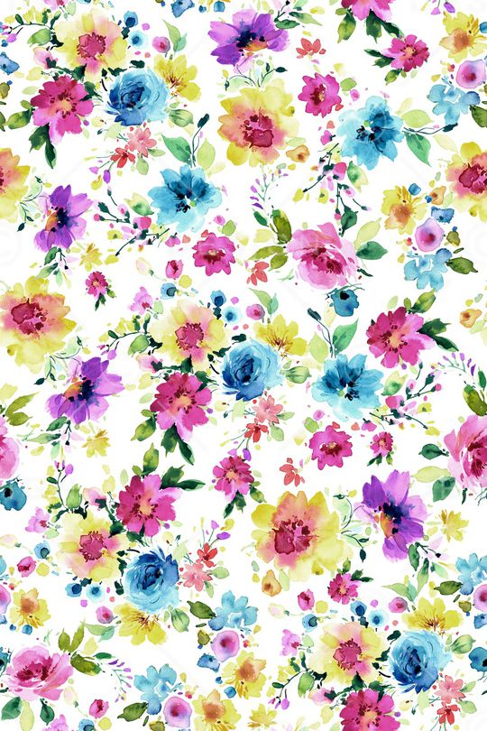 年轻女性印花华亿平台图片