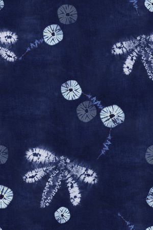 女装印花华亿平台图片