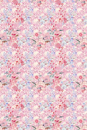 年轻女性印花华亿平台图片