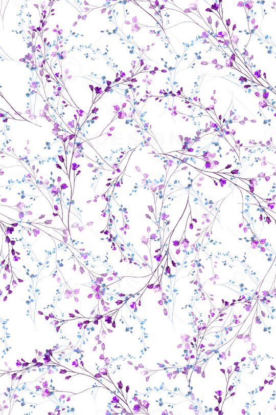 年轻女性印花华亿平台图片