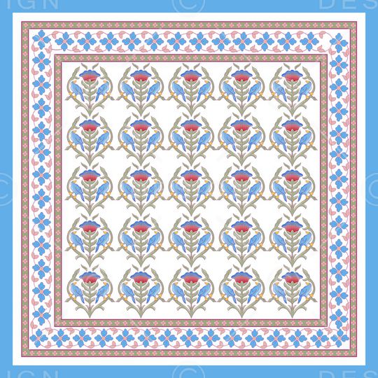 年轻女性印花华亿平台图片