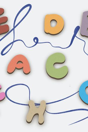 字母印花华亿平台图片