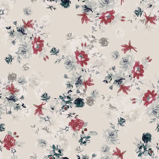 年轻女性印花华亿平台图片