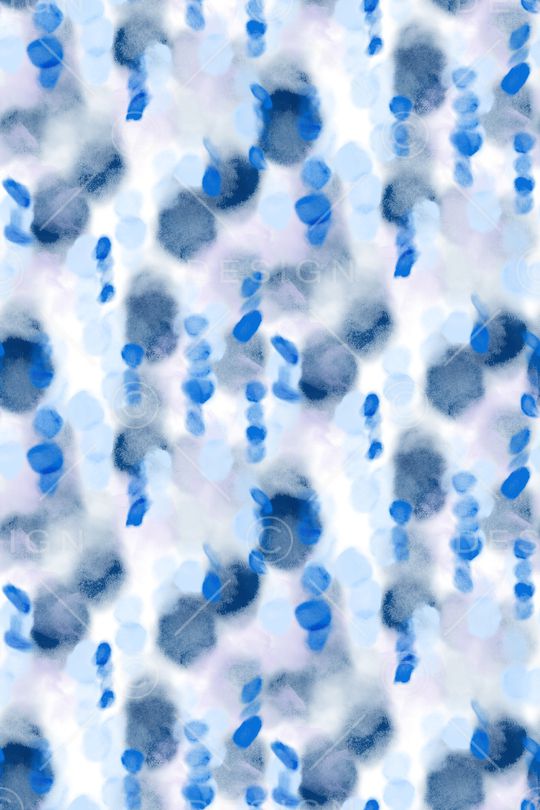 年轻女性印花华亿平台图片