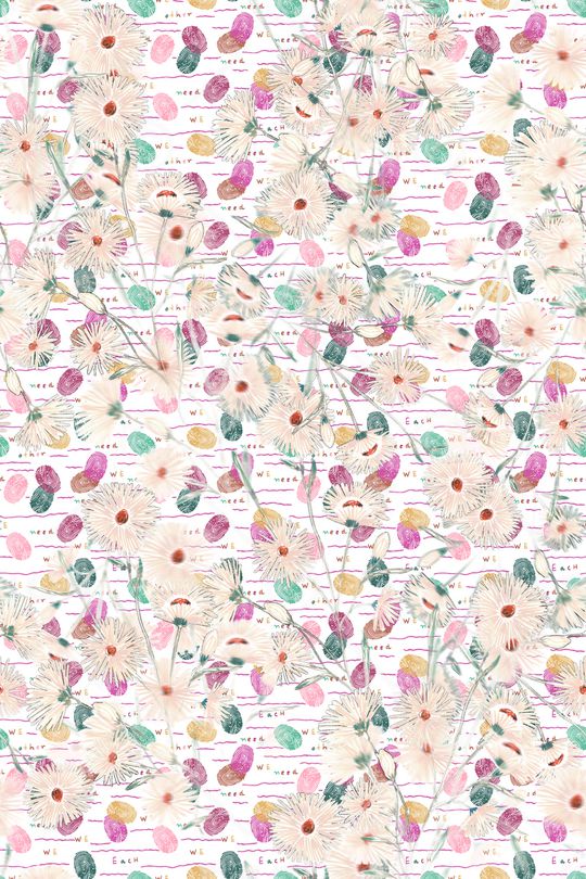 年轻女性印花华亿平台图片