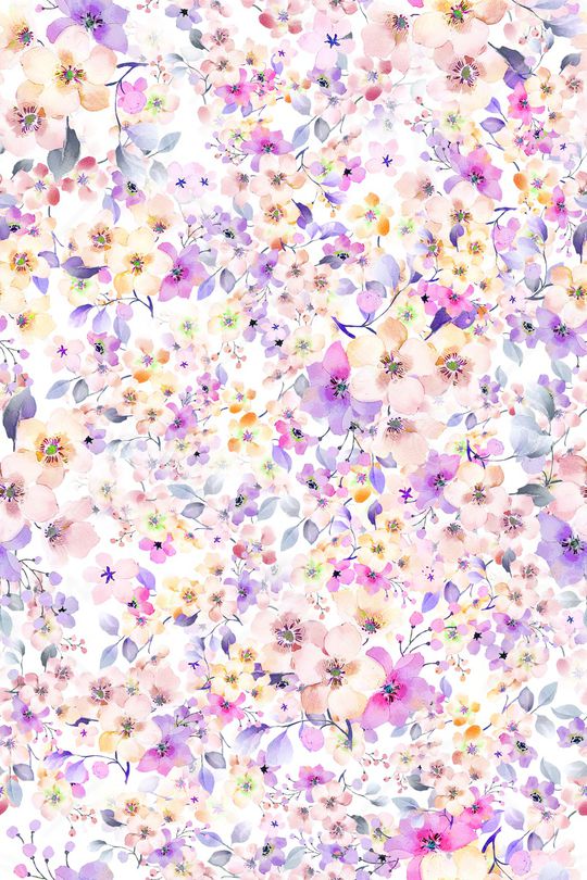 年轻女性印花华亿平台图片