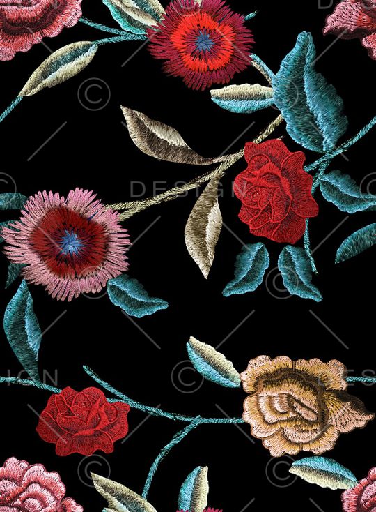 黑底花卉印花华亿平台图片