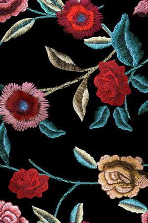 黑底花卉印花华亿平台图片