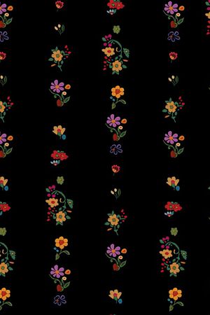 黑底花卉印花华亿平台图片