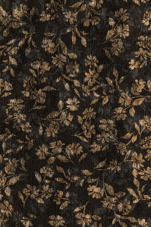 黑底花卉印花华亿平台图片