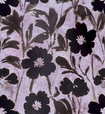 黑底花卉印花华亿平台图片