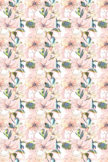 年轻女性印花华亿平台图片