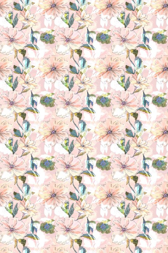 年轻女性印花华亿平台图片