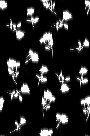 黑底花卉印花华亿平台图片