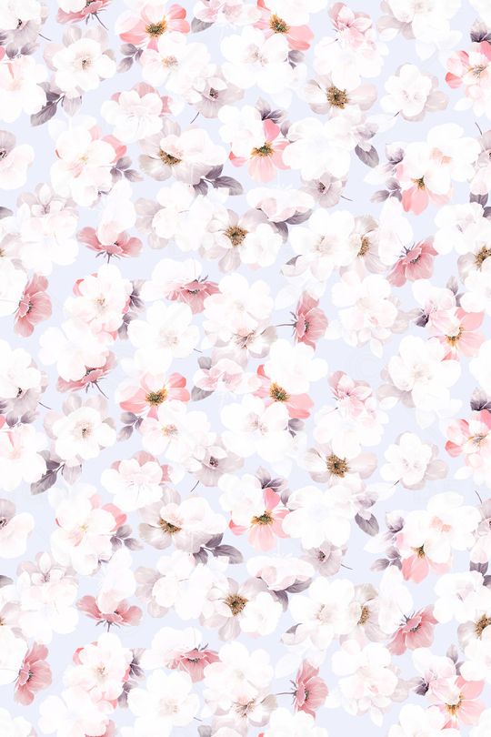 年轻女性印花华亿平台图片