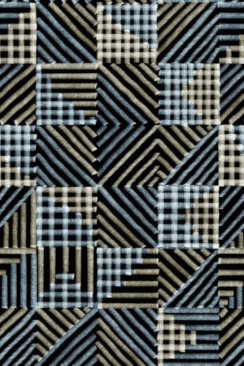 黑底花卉印花华亿平台图片