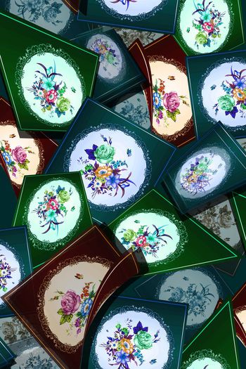 377075-悠然起舞立体方巾花卉