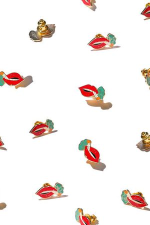 红唇印花华亿平台图片