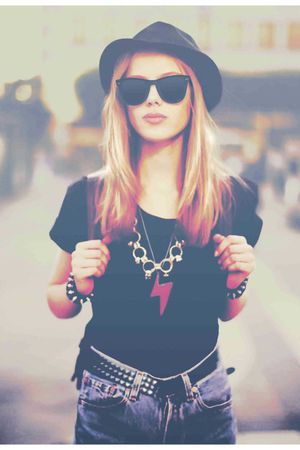 人物印花华亿平台图片