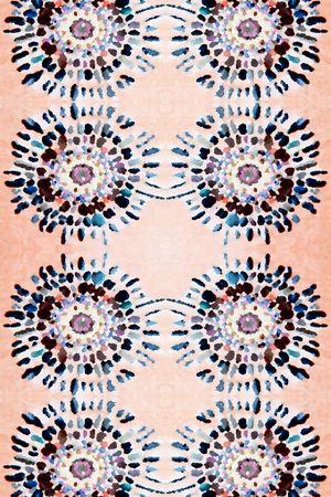 圆圈组合印花华亿平台图片