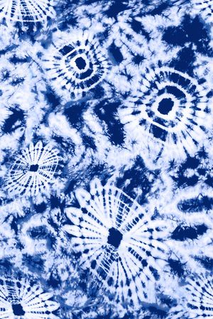 青花瓷印花华亿平台图片