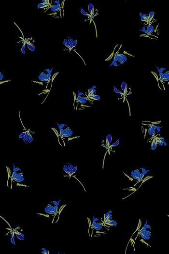 黑底花卉印花华亿平台图片