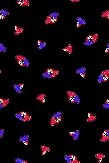 黑底花卉印花华亿平台图片