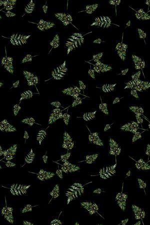 黑底花卉印花华亿平台图片