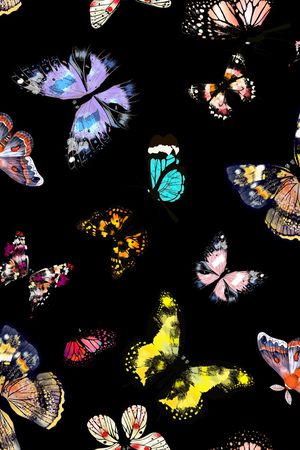 黑底花卉印花华亿平台图片