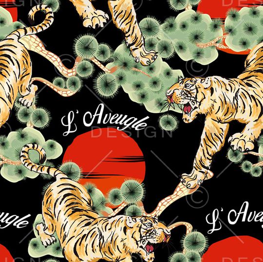 黑底花卉印花华亿平台图片