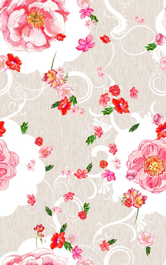 年轻女性印花华亿平台图片