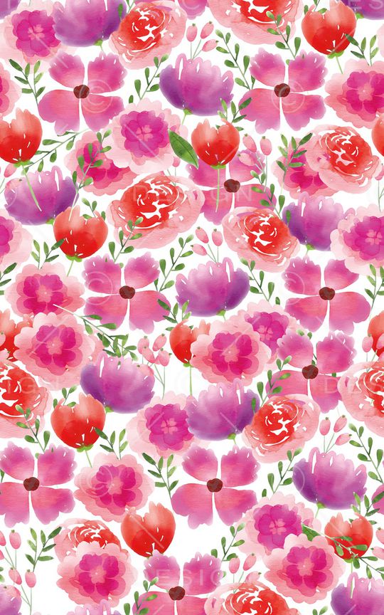 年轻女性印花华亿平台图片