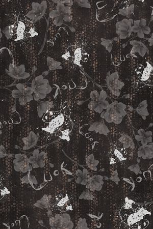 黑底花卉印花华亿平台图片